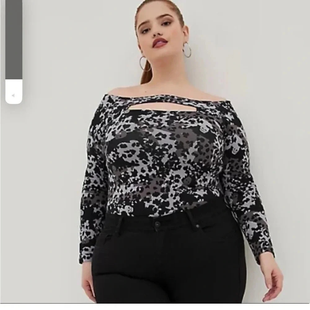 Torrid Lovesick Black and Gray Skeleton Camo Shirt Size 1X
